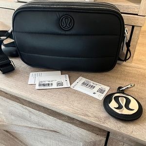 Lululemon wunder puff camera bag black NWT  black logo key chain NWT